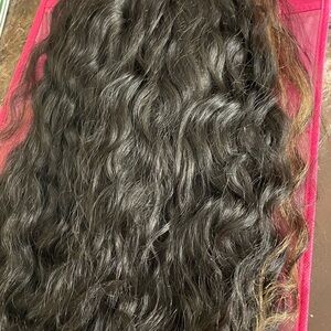 Black Wavy Hair Adjustable Wig with combs, straps. Comes w collapsible wig stand